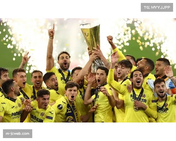 欧足联官方评选本轮欧冠最佳阵容，四名边后卫-翼卫入选